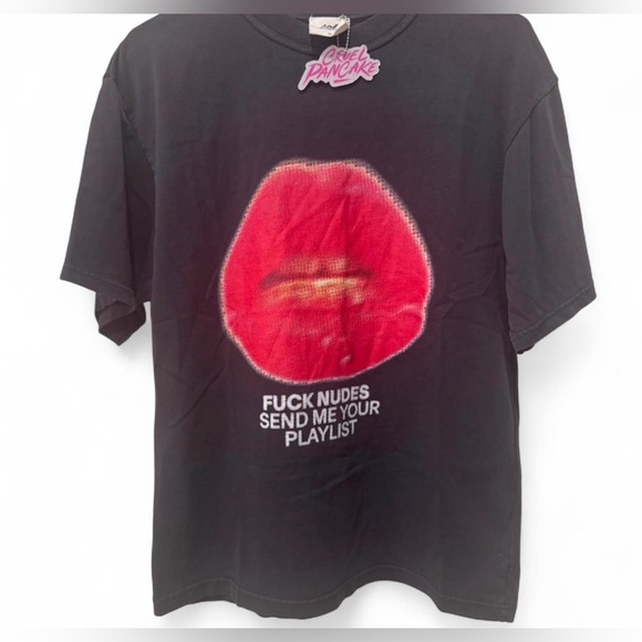 NWT CRUEL PANCAKE Graphic Tee with Red Lips Design - Picture 2 of 4